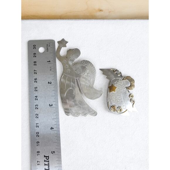 Vintage Christmas Angel Brooches 2 PC Silver Tone Whimsical Folk Art Holiday Set - Picture 6 of 6